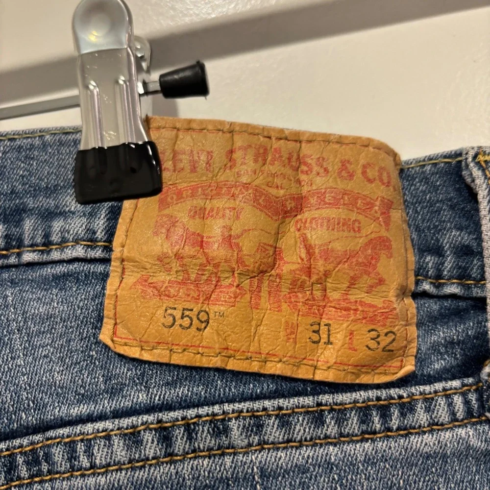 Levis 559 Mens Relaxed Straight Leg Blue Jeans 31x32 Medium Wash Distressed